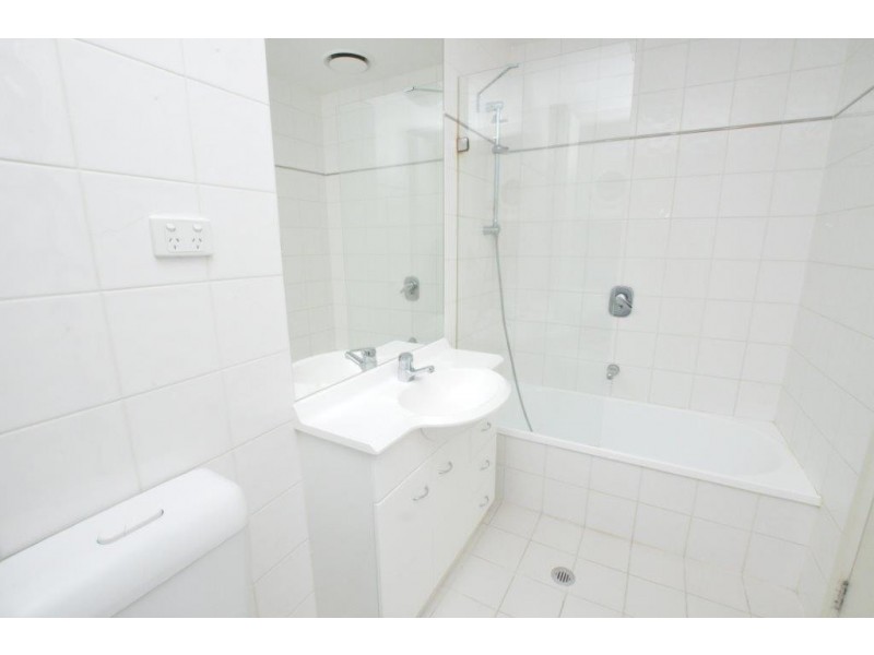 REF 22082/38 Bank Street, South Melbourne VIC 3205