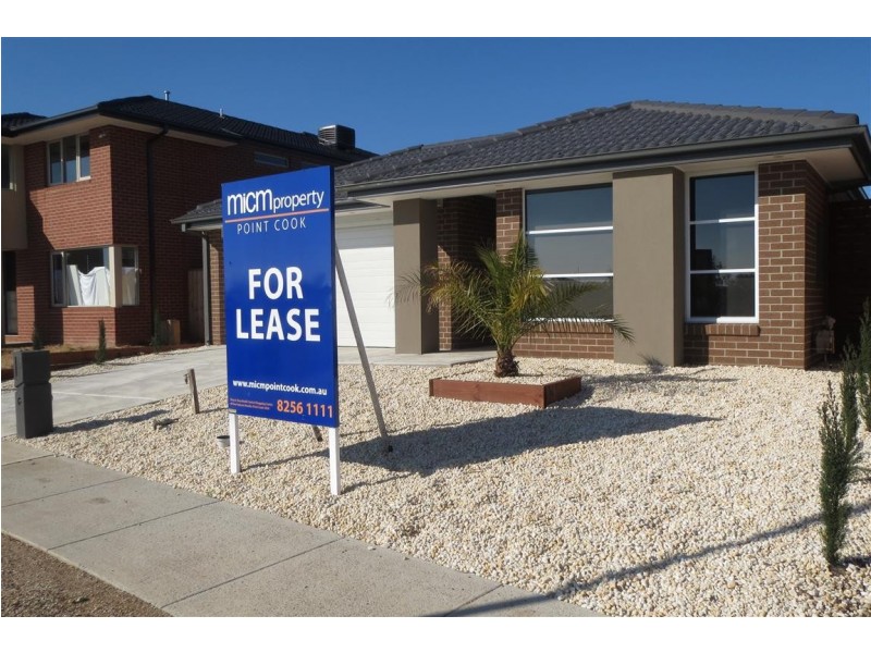 8 Daisybush Drive, Point Cook VIC 3030