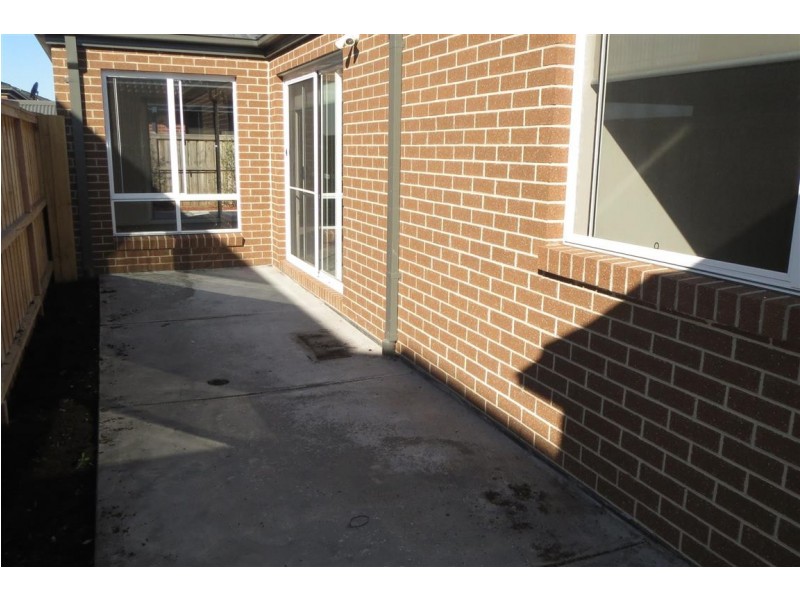 8 Daisybush Drive, Point Cook VIC 3030