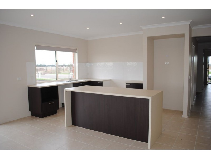 327 Saltwater Promenade, Point Cook VIC 3030