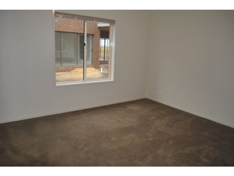 327 Saltwater Promenade, Point Cook VIC 3030