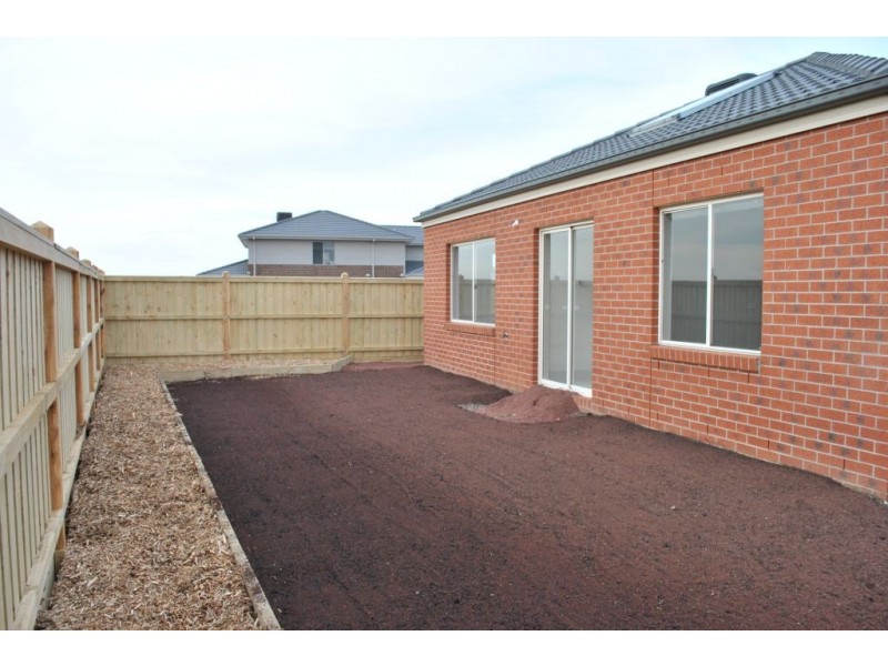 327 Saltwater Promenade, Point Cook VIC 3030