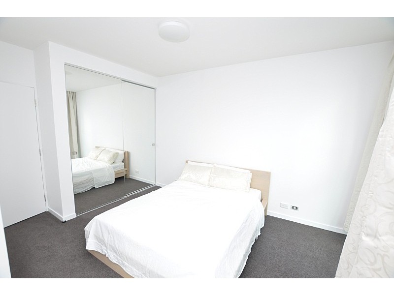 1810/231-245 Harbour Esplanade, Docklands VIC 3008