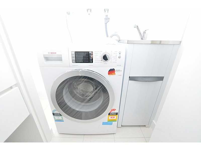 1810/231-245 Harbour Esplanade, Docklands VIC 3008