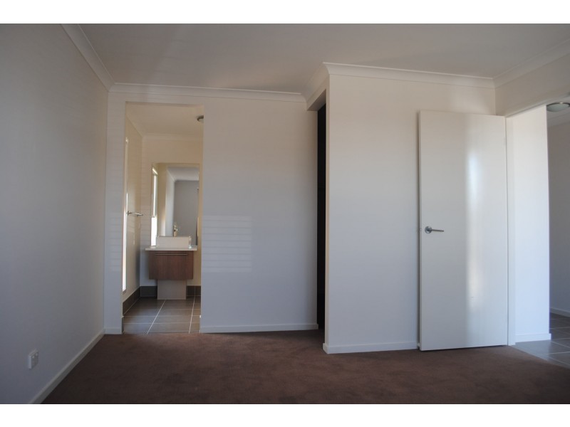 16 Warunda Parade, Point Cook VIC 3030
