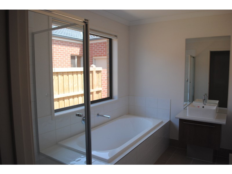 3 Casino Parade, Point Cook VIC 3030