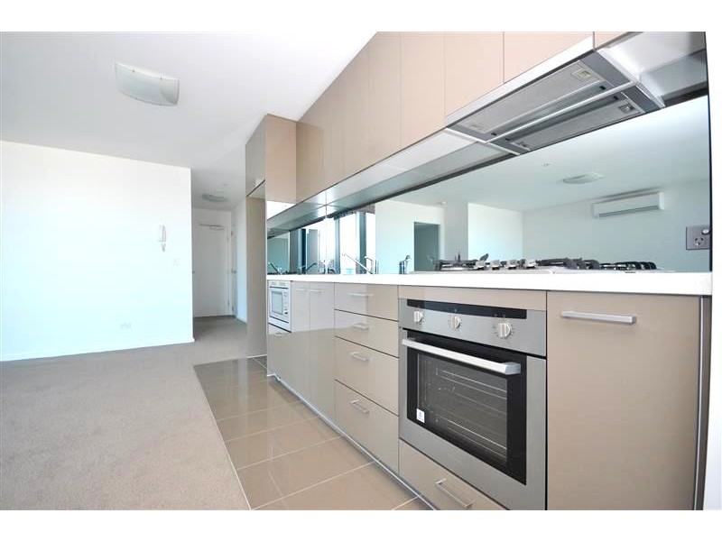 REF 37071/241 City Road, Southbank VIC 3006