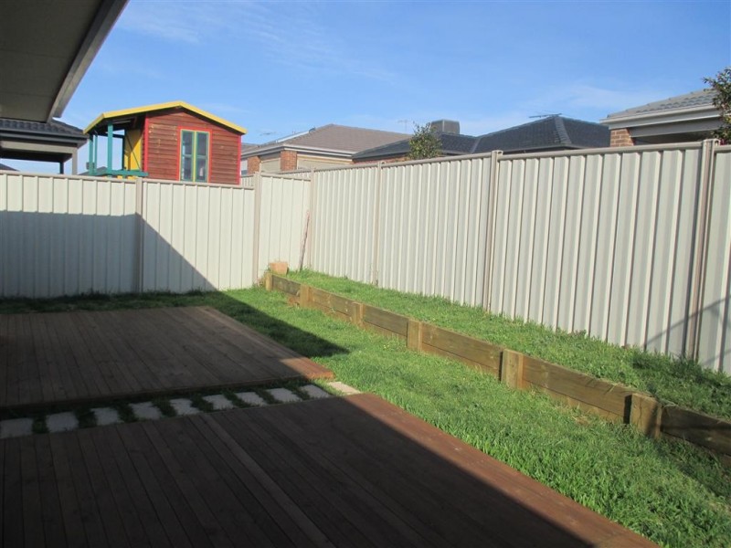 13 Rockpool Road, Truganina VIC 3029