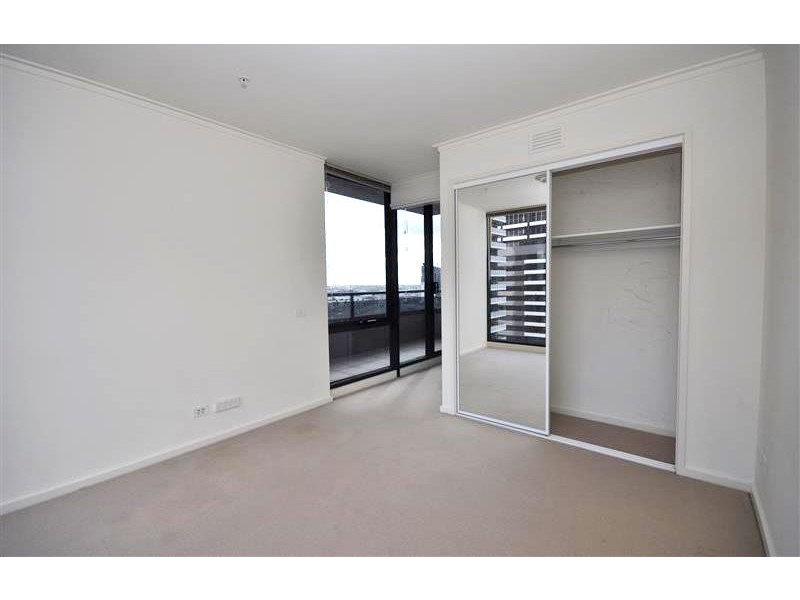REF 22168/63 Whiteman Street, Southbank VIC 3006