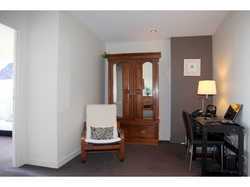 3303/100 Harbour Esplanade, Docklands VIC 3008