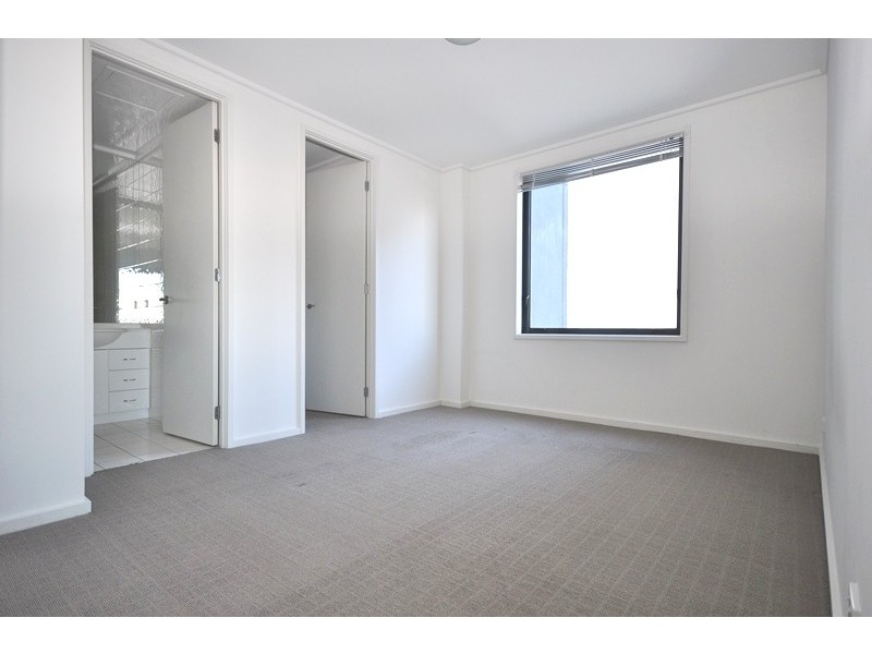 REF 31979/99 Whiteman Street, Southbank VIC 3006