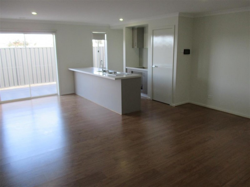 24 Risdon Crescent, Tarneit VIC 3029