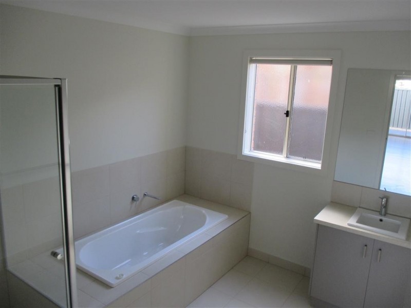 24 Risdon Crescent, Tarneit VIC 3029