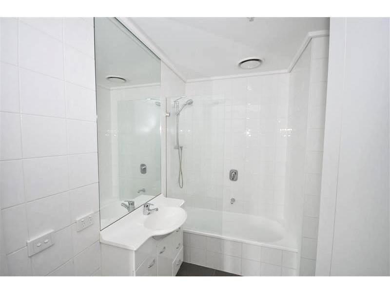 REF 31884/99 Whiteman Street, Southbank VIC 3006