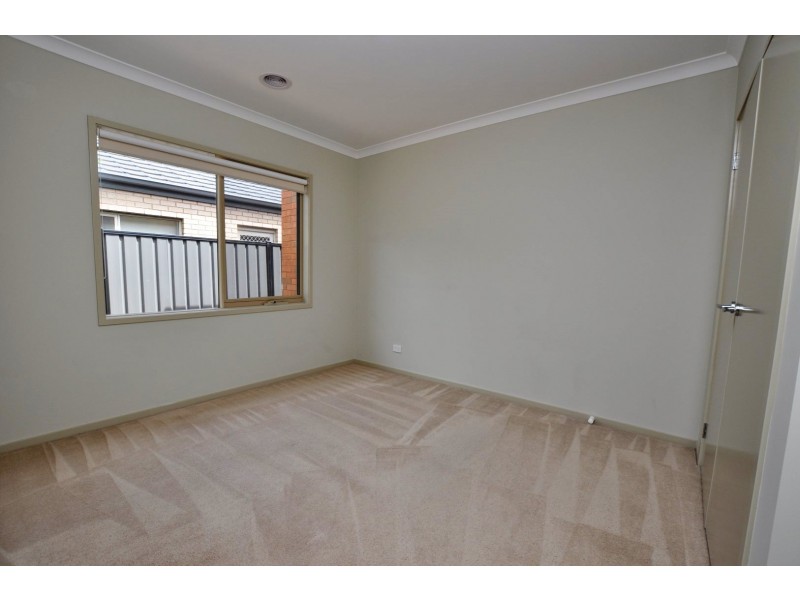 34 Dargy Amble, Point Cook VIC 3030