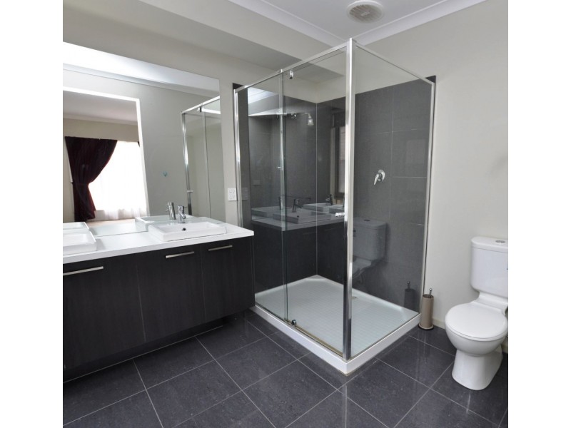 34 Dargy Amble, Point Cook VIC 3030
