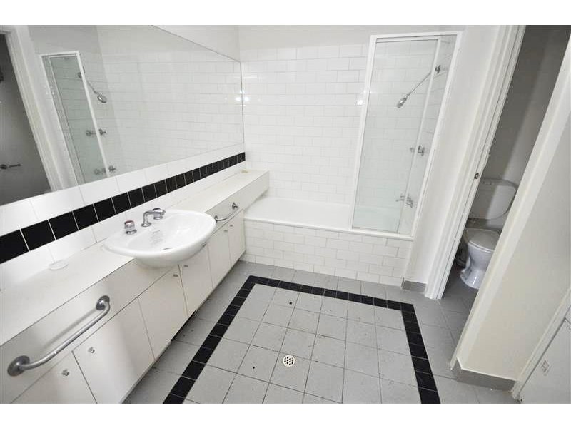 REF 22226/82 Coventry Street, Southbank VIC 3006