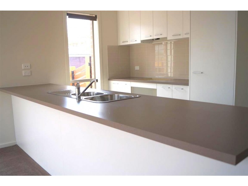 2 Swanview Walk, Point Cook VIC 3030