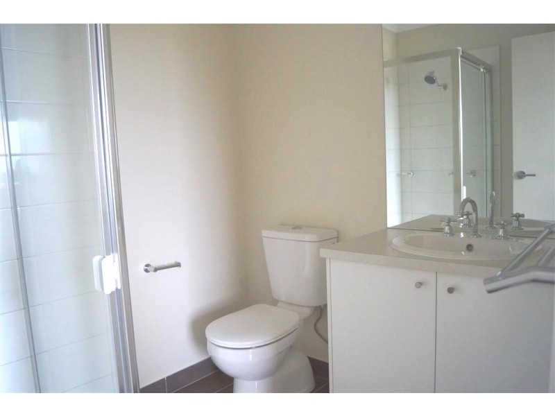 2 Swanview Walk, Point Cook VIC 3030