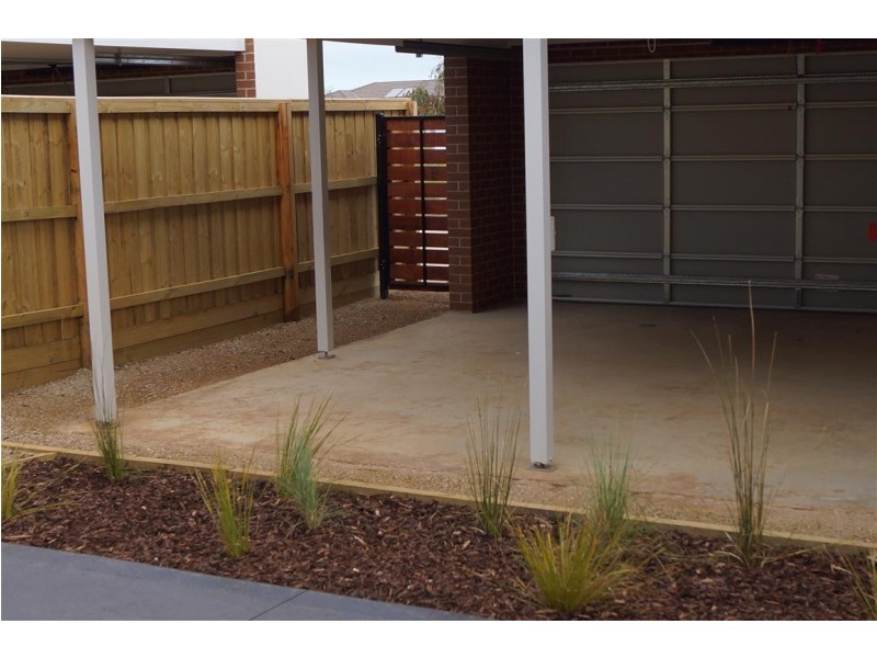6 Swanview Walk, Point Cook VIC 3030