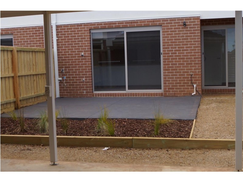 6 Swanview Walk, Point Cook VIC 3030