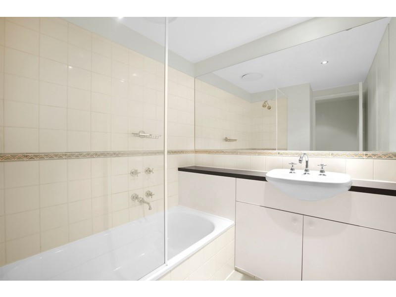 11/1 Riverside Quay, Southbank VIC 3006