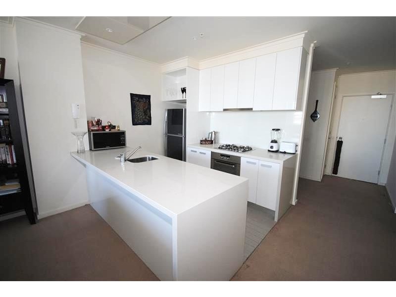 REF 22243/63 Whiteman Street, Southbank VIC 3006