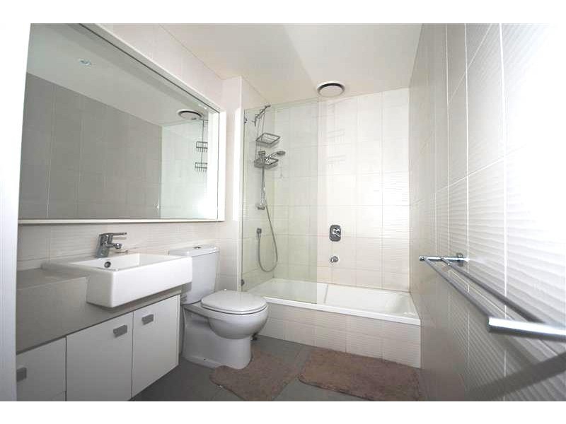 REF 22243/63 Whiteman Street, Southbank VIC 3006