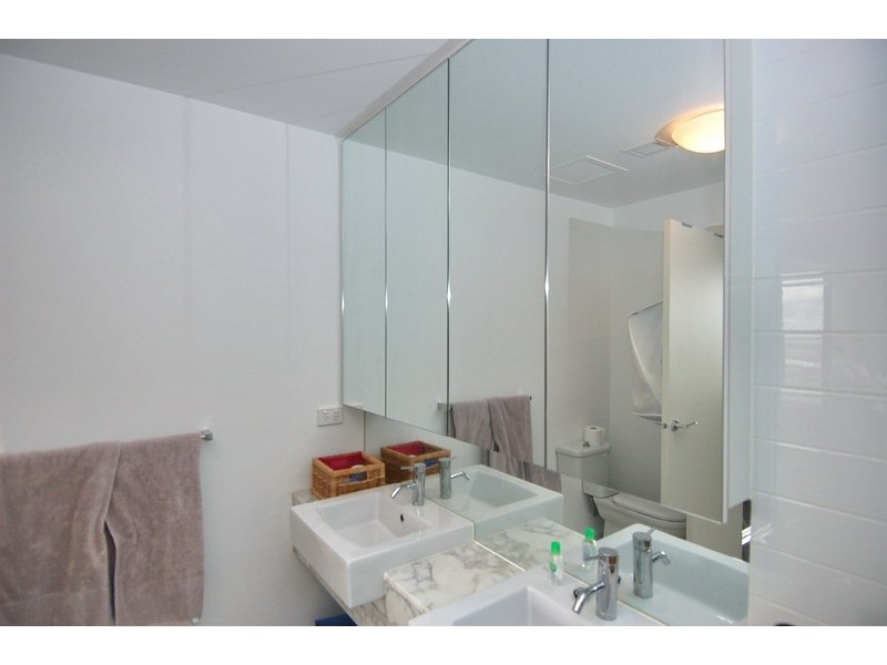 3703/100 Harbour Esplanade, Docklands VIC 3008