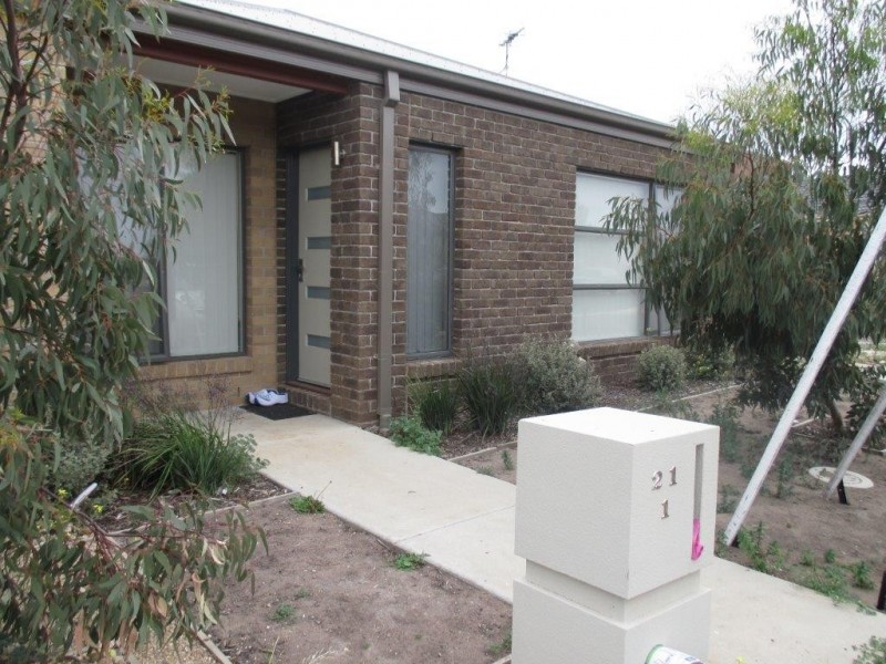 1/21 Larson Avenue, Tarneit VIC 3029