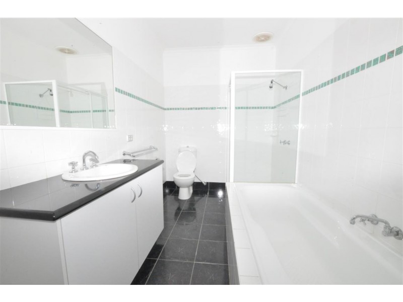 29 Sanctuary Lakes South Boulevard, Point Cook VIC 3030