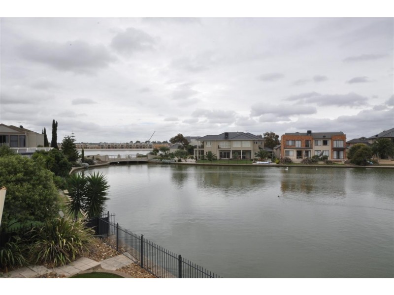 29 Sanctuary Lakes South Boulevard, Point Cook VIC 3030