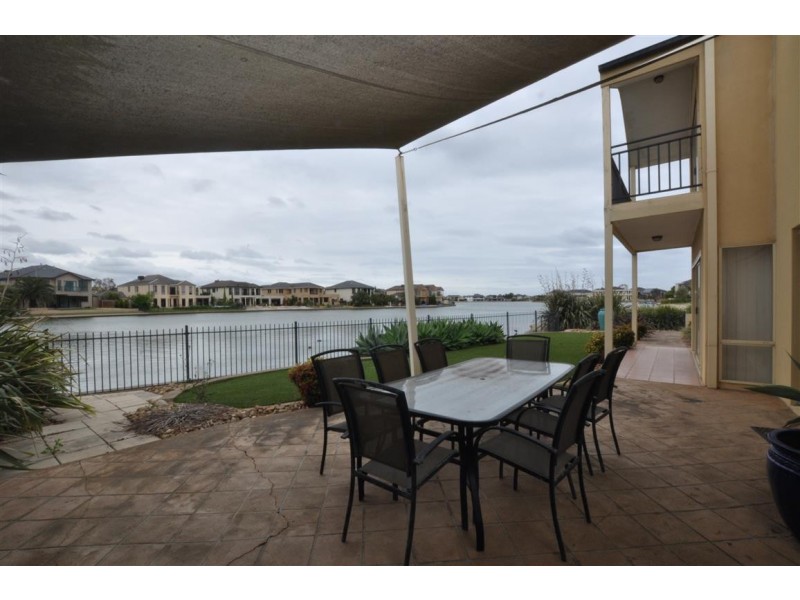 29 Sanctuary Lakes South Boulevard, Point Cook VIC 3030