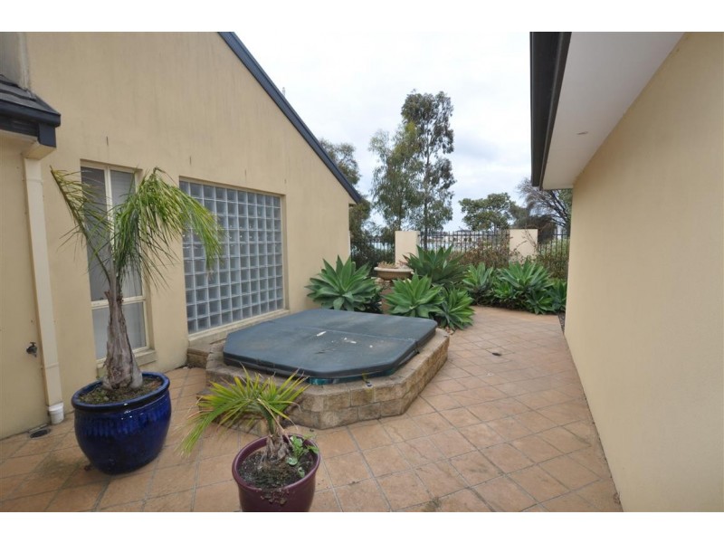 29 Sanctuary Lakes South Boulevard, Point Cook VIC 3030