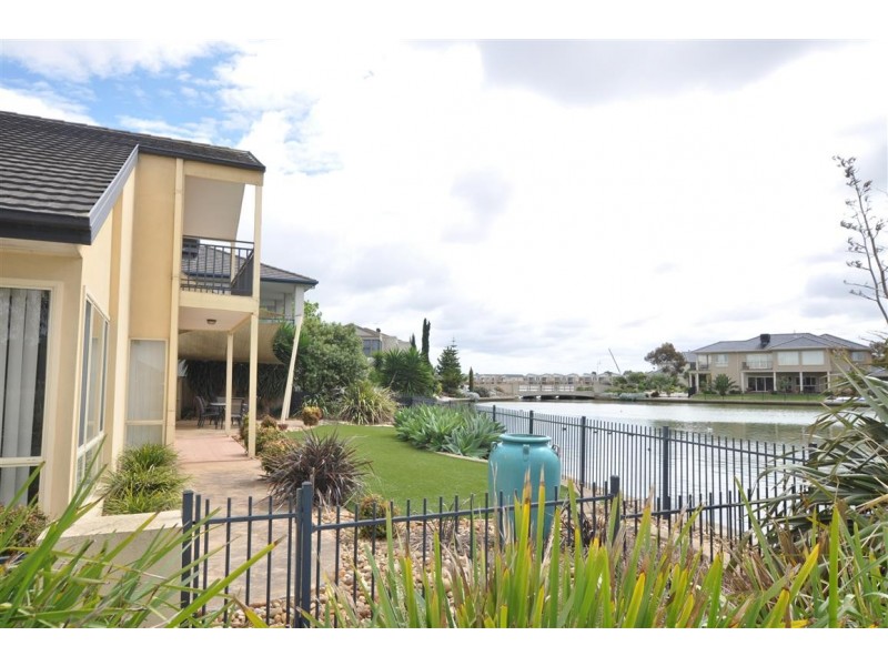 29 Sanctuary Lakes South Boulevard, Point Cook VIC 3030