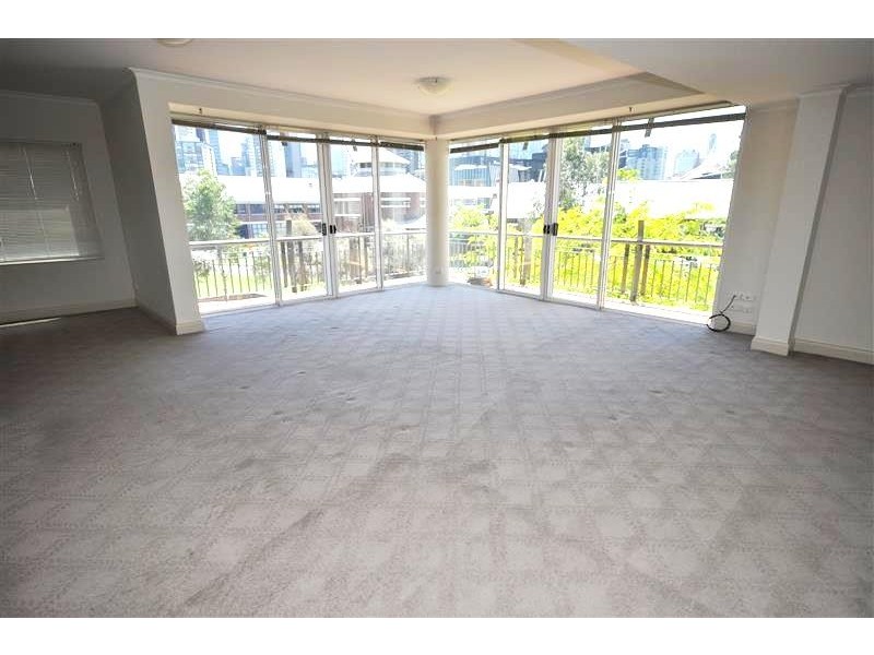 REF 22269/8 Wells Street, Southbank VIC 3006