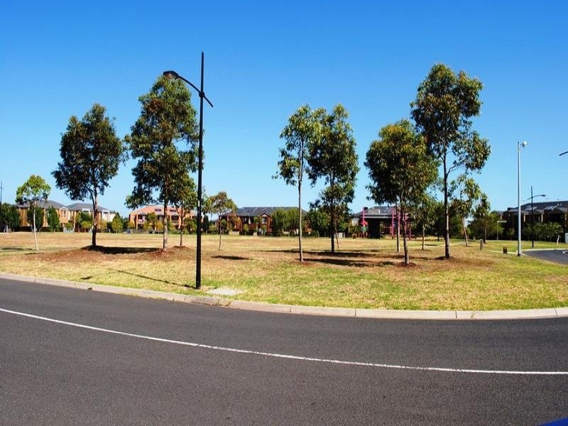 42 Lincoln Heath Boulevard, Point Cook VIC 3030