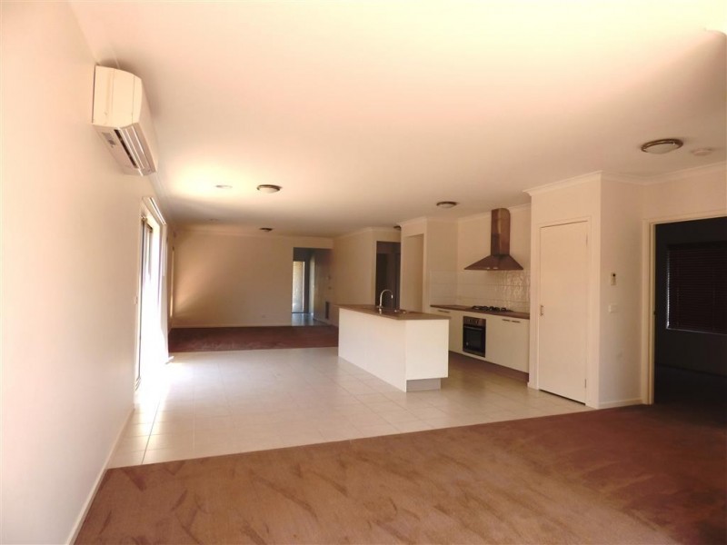 24 Casino Parade, Point Cook VIC 3030