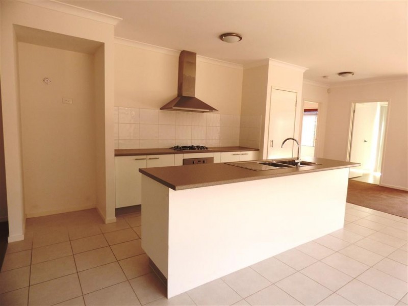 24 Casino Parade, Point Cook VIC 3030