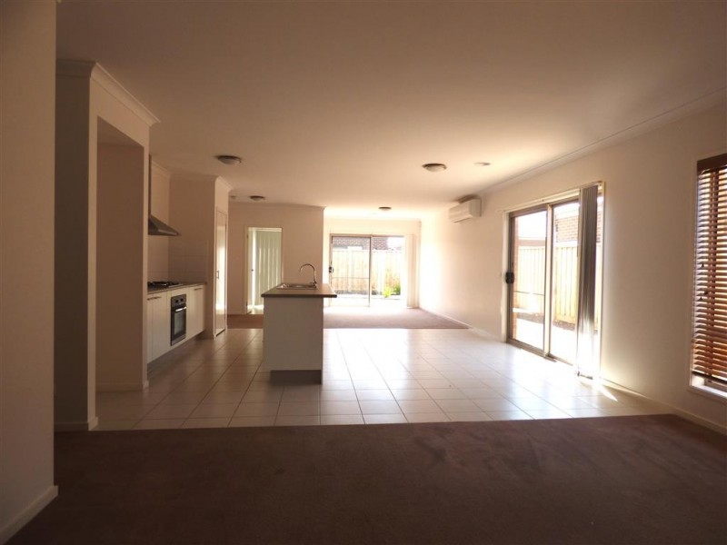 24 Casino Parade, Point Cook VIC 3030