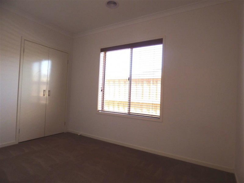 24 Casino Parade, Point Cook VIC 3030