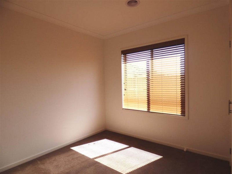 24 Casino Parade, Point Cook VIC 3030