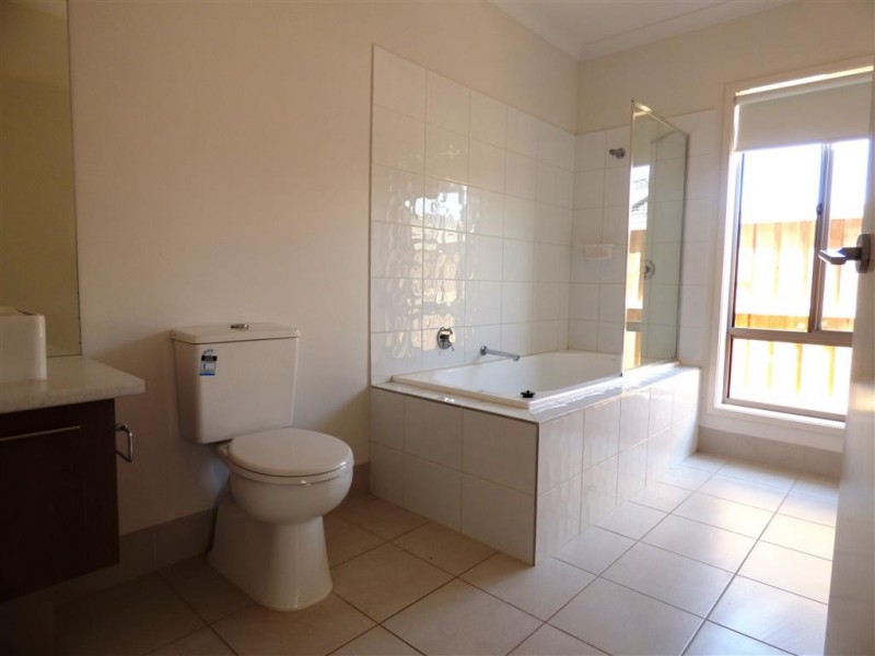 24 Casino Parade, Point Cook VIC 3030