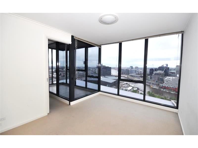 REF 32202/63 Whiteman Street, Southbank VIC 3006