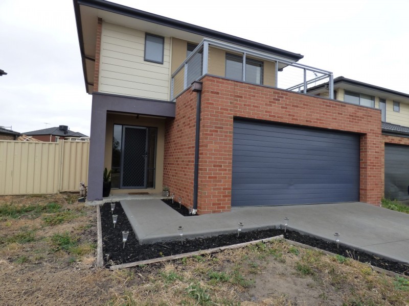 10 Santa Cruz View, Point Cook VIC 3030