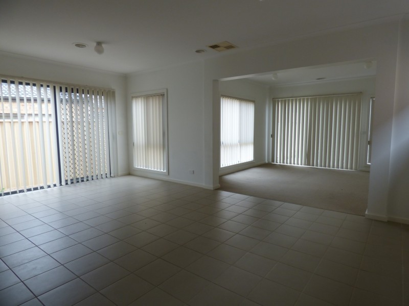 10 Santa Cruz View, Point Cook VIC 3030