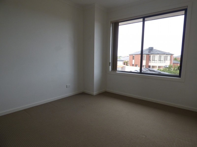 10 Santa Cruz View, Point Cook VIC 3030