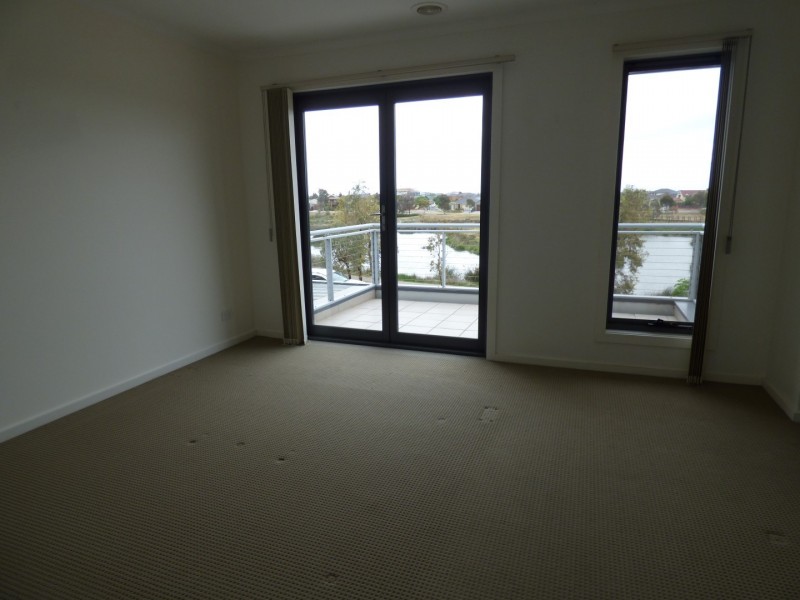10 Santa Cruz View, Point Cook VIC 3030