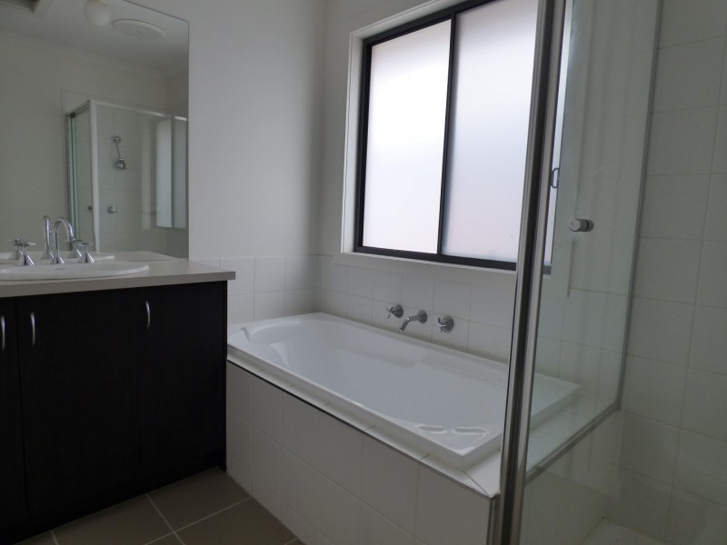 10 Santa Cruz View, Point Cook VIC 3030