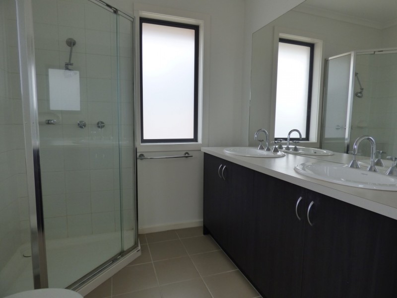 10 Santa Cruz View, Point Cook VIC 3030